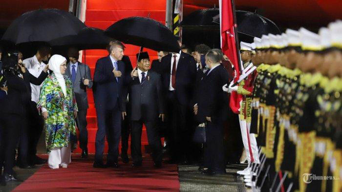 KEDATANGAN ERDOGAN - Presiden RI Prabowo Subianto menyambut langsung kedatangan Presiden Turki Recep Tayyip Erdogan di Halim Perdanakusumah, Jakarta Timur, Selasa (11/2/2025). (Tribunnews/Jeprima)