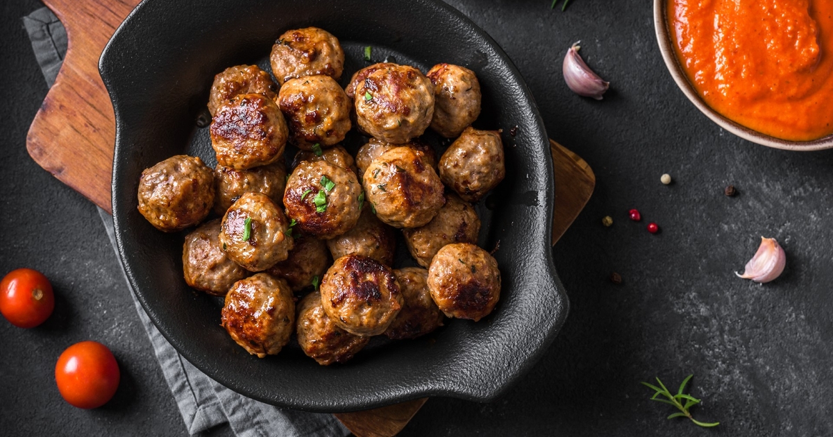 Perfekt für kalte Tage: Schupfnudel-Pfanne mit Hackbällchen
