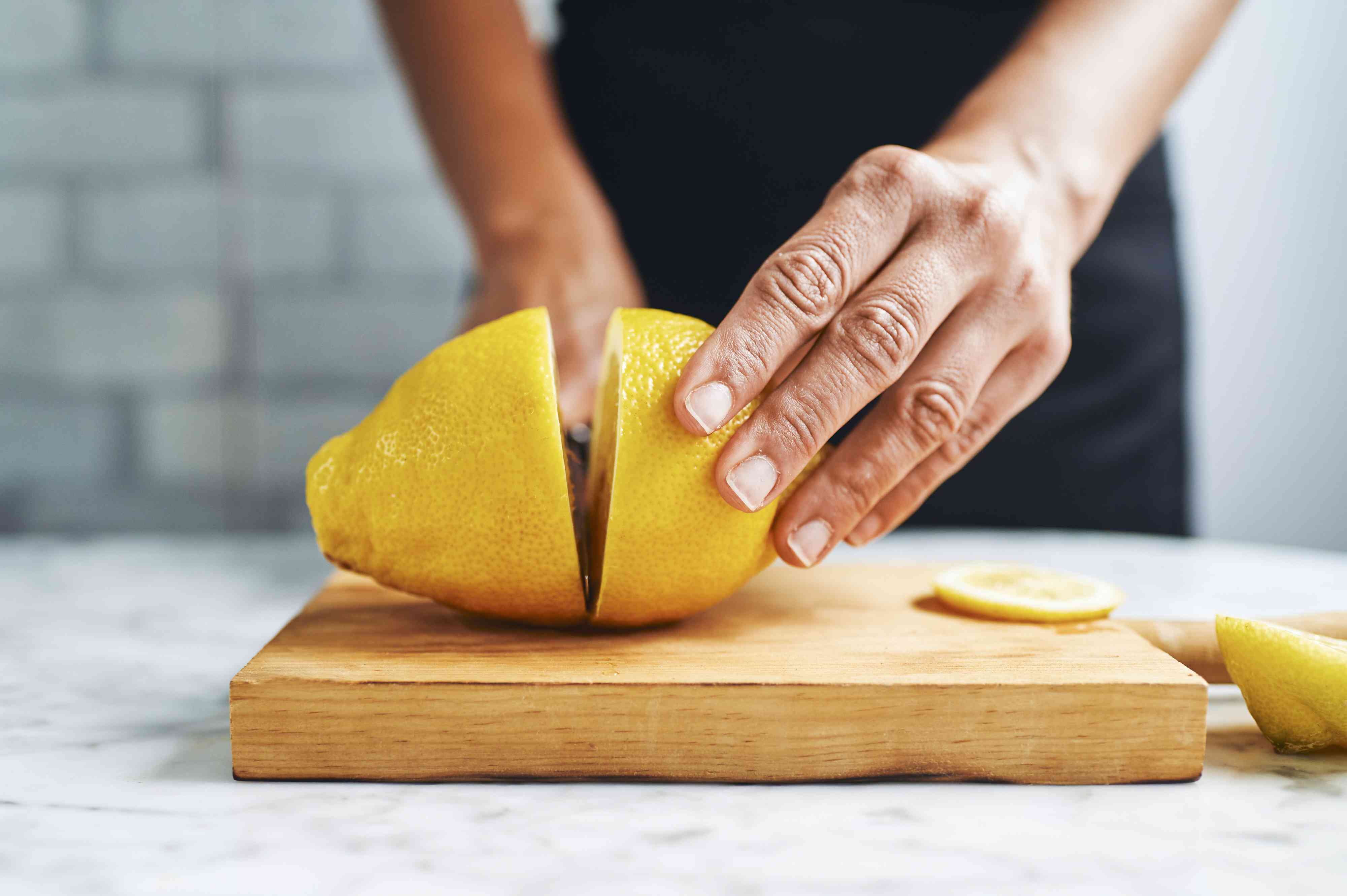 What happens to your body when you include lemons in your diet<br>