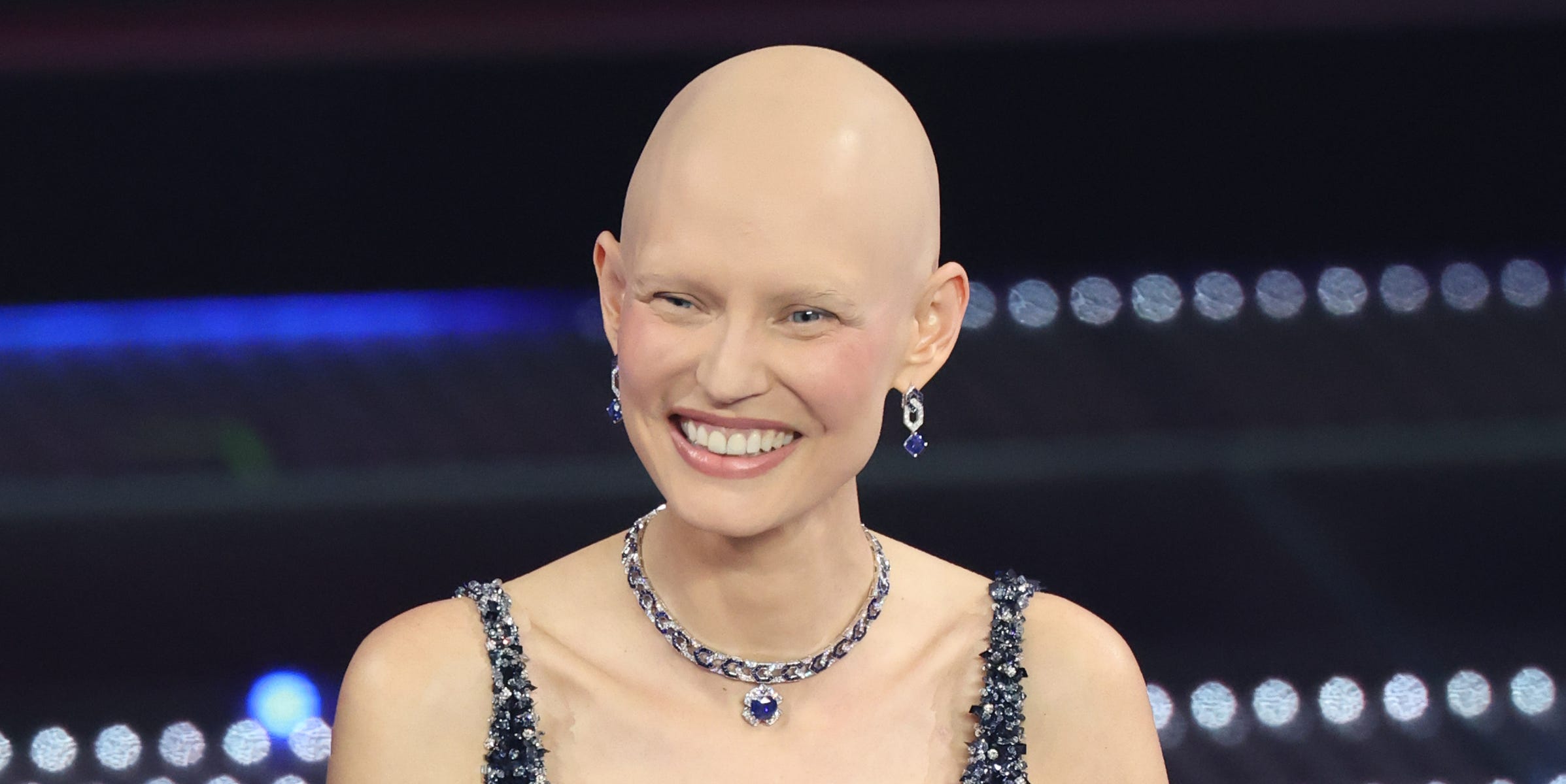 Bianca Balti reaparece tras su diagnóstico de cáncer en el festival de