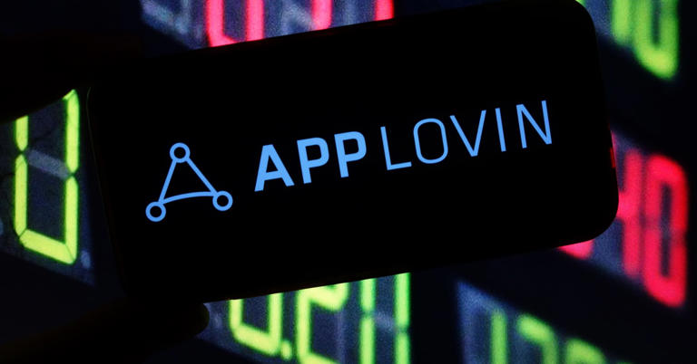 AppLovin 盈利超预期、业绩强劲、分析师上调目标价后股价飙升 30%