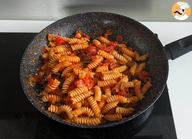 Passo 6 - Macarrão ao molho de azeitona: econômico, saboroso e fácil de preparar!