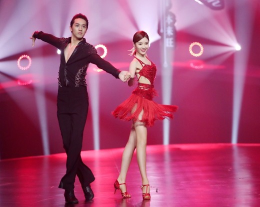 毛晓彤跳了九万字，热舞视频引爆网络！