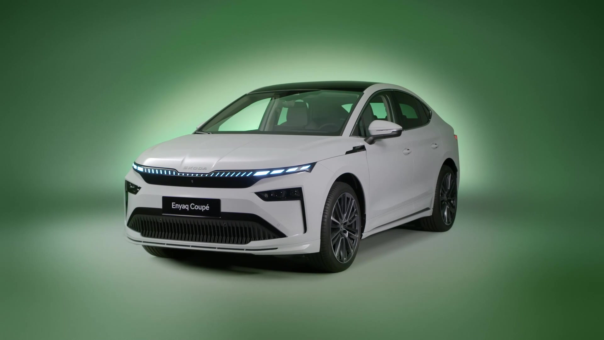 Der neue Škoda Enyaq - Tech-Deck-Face und Matrix-LED-Hauptscheinwerfer ...