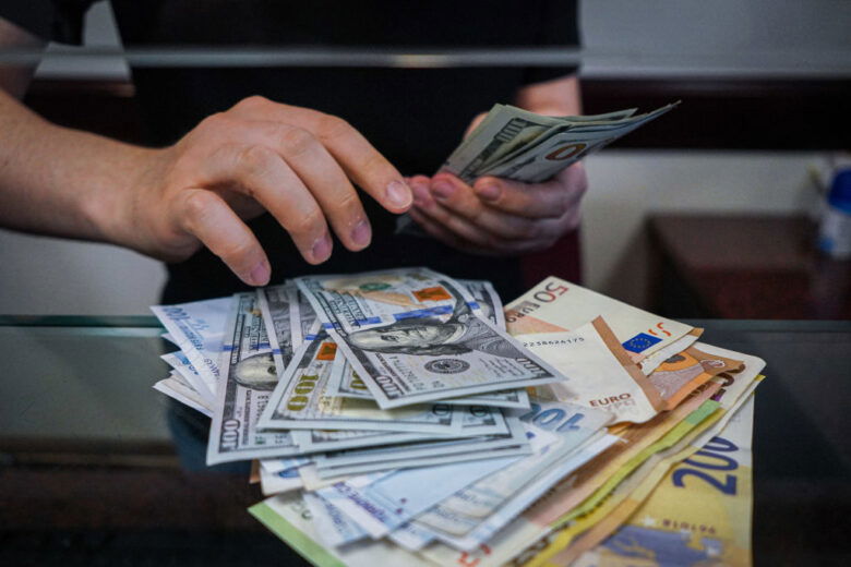 Oekraïense bankmedewerkers aangehouden in Hongarije, geld in beslag genomen