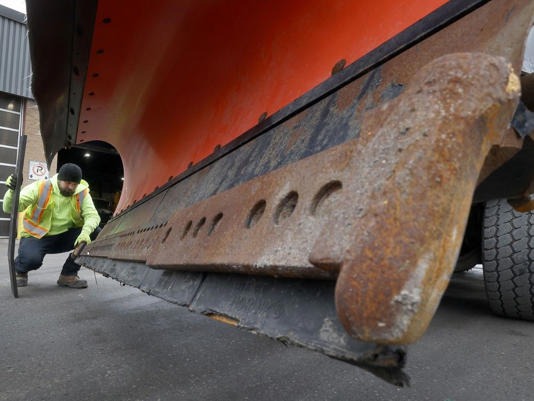  Ottawa city plows have been outfitted with the new rubber blades that are replacing steel blades on most of the city’s snow plows. Amos McWilliams, a heavy equipment operator for the city of Ottawa, inspects the rubber which is mounted on the former steel plow blade in this file photo.