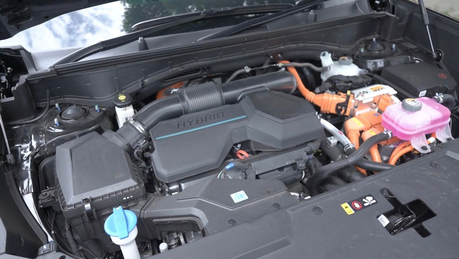 AA1yb1t6 Hyundai Santa Fe Hybrid Juara Rookie of the Year di Penghargaan OTOMOTIF Award 2025