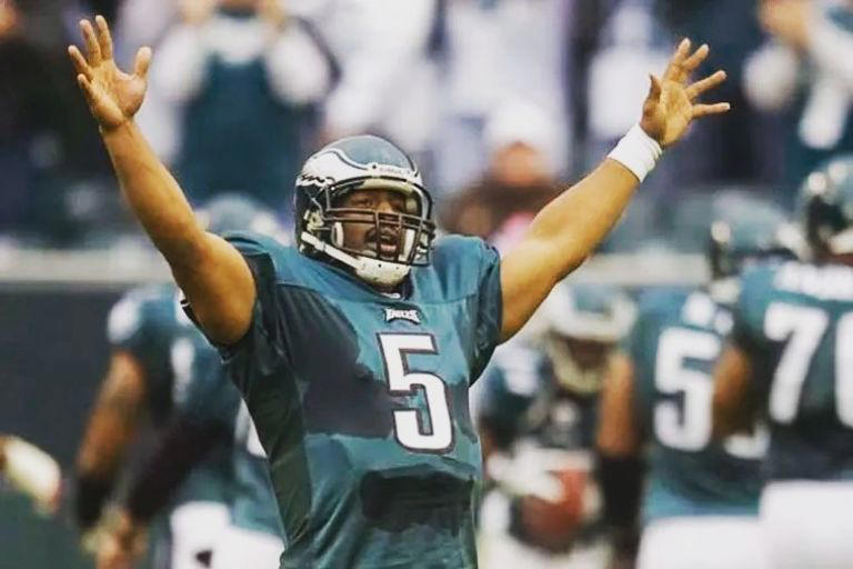 Pasó de ser estrella de basquetbol universitario a jugar un Super Bowl con Philadelphia  Eagles