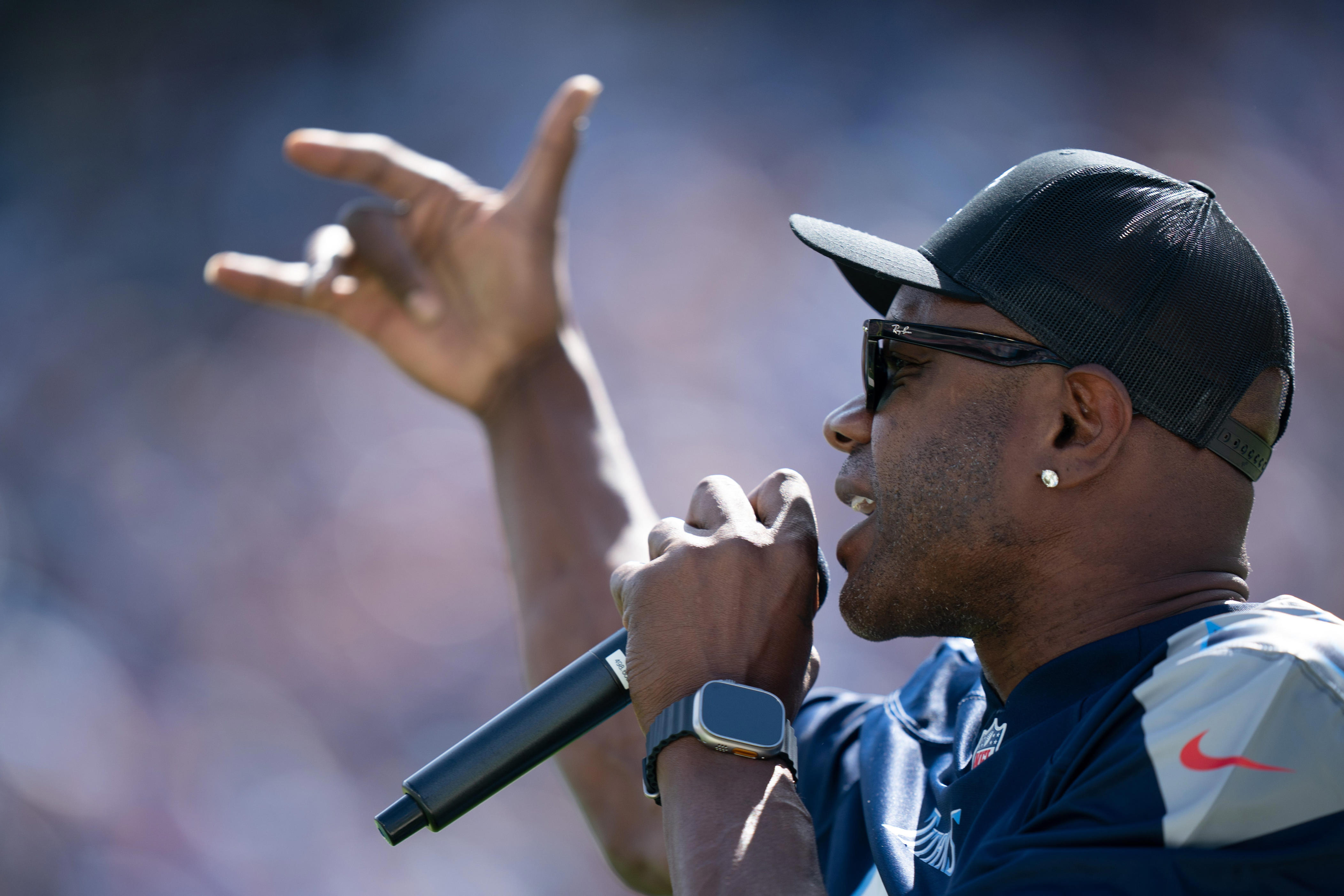 Former Titans linebacker Keith Bulluck creates a stir on X