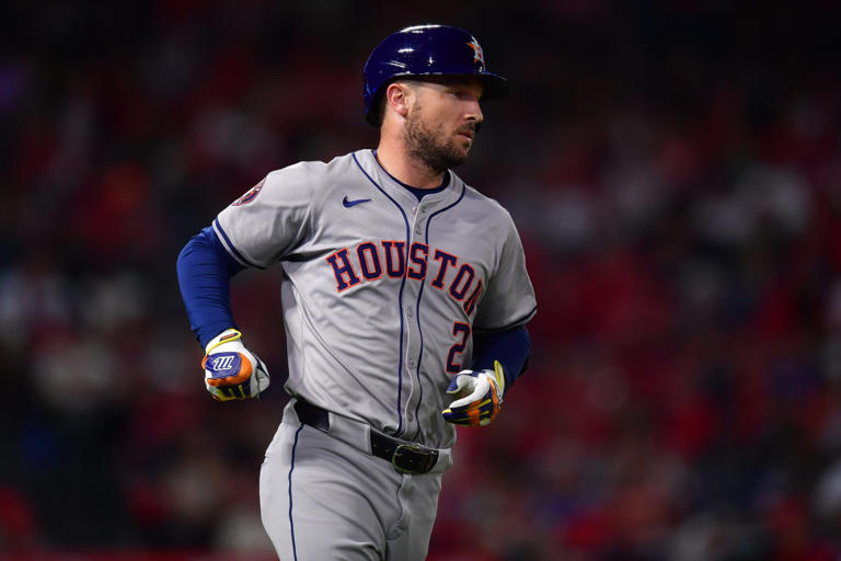 News and Notes: Alex Bregman reportedly fielding multiple six-year offers,  possible Marcus Stroman trade nearing, Danny Coloumbe's market intensifying