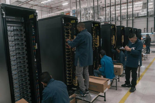 Uma instalação em Nuevo León, México, para a gigante da tecnologia Lenovo, uma das muitas empresas chinesas com operações no México Foto: Luis Antonio Rojas/NYT