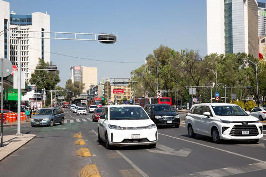 Um carro da BYD na Cidade do México. A fabricante chinesa de veículos elétricos está de olho em uma unidade de produção no México Foto: Benedicte Desrus/The New York Times