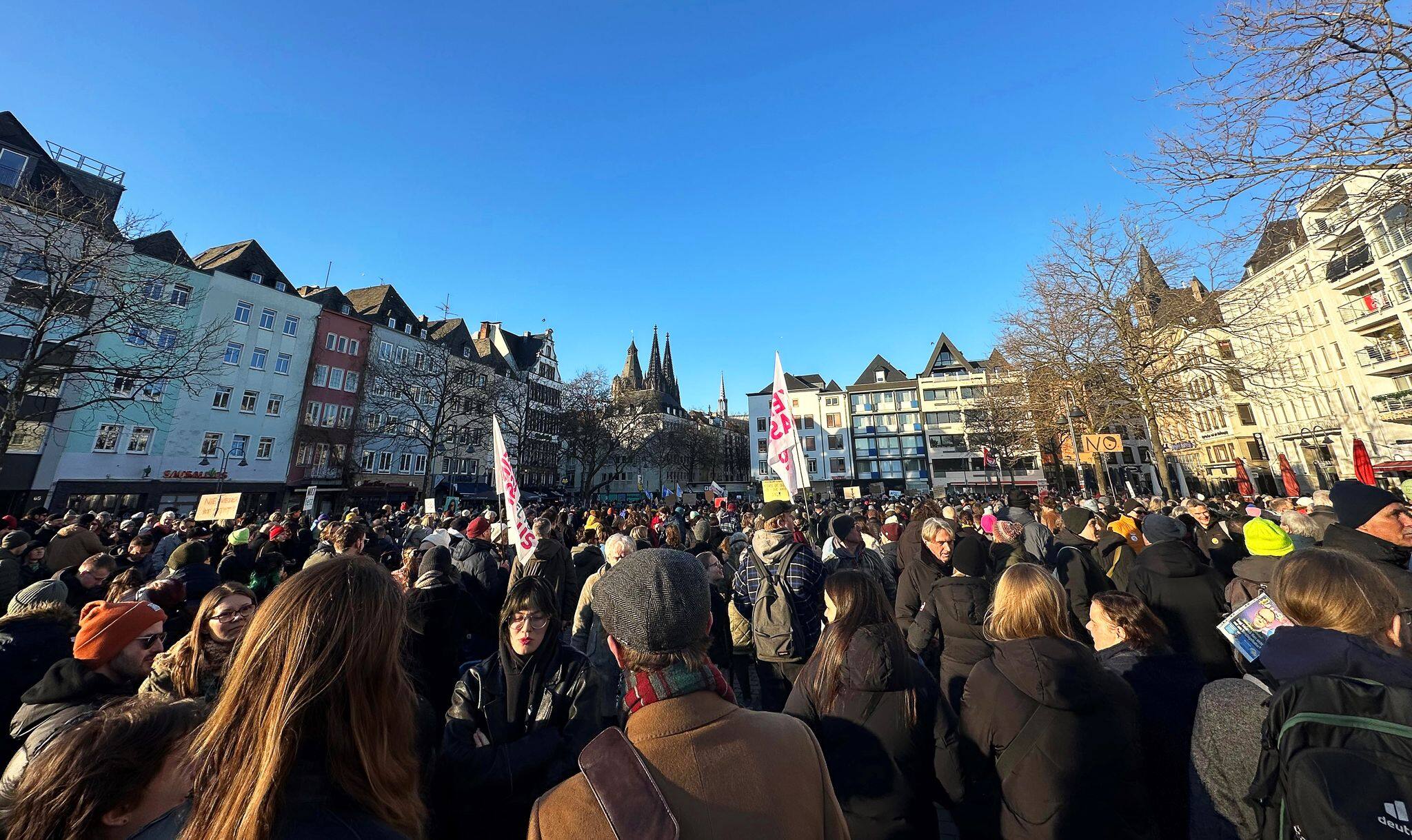 «Fritz hör auf Mutti» - Tausende bei Demos gegen Merz
