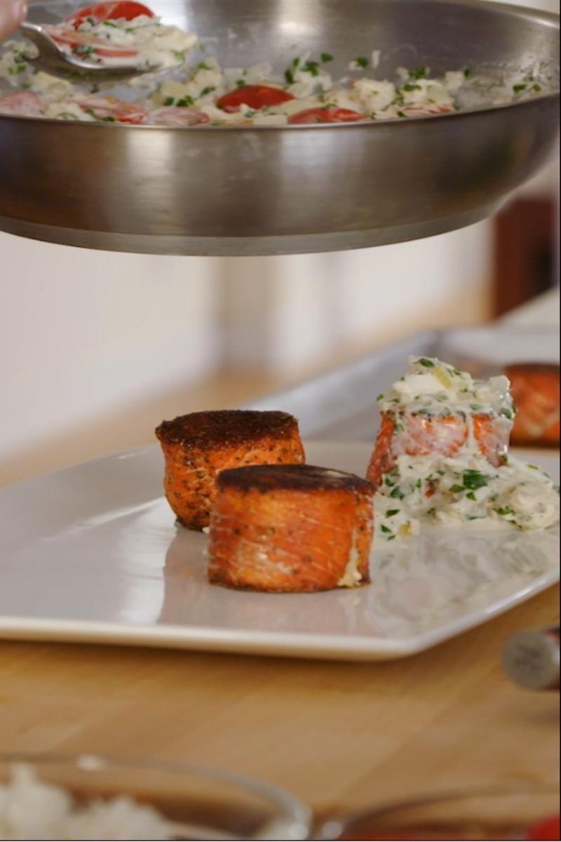 Eine cremige Dungeness Krabbensauce mit einem Kick herstellen