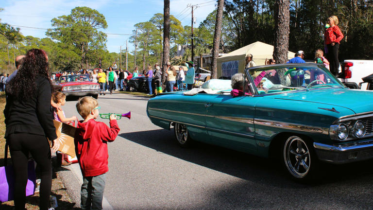 Mardi Gras season 2025 begins in Alabama Scenes from parade on Dauphin