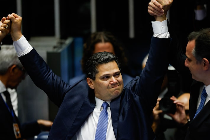 O senador Davi Alcolumbre (União Brasil) comemora após vencer a eleição para presidente do Senado Federal. Foto: WILTON JUNIOR