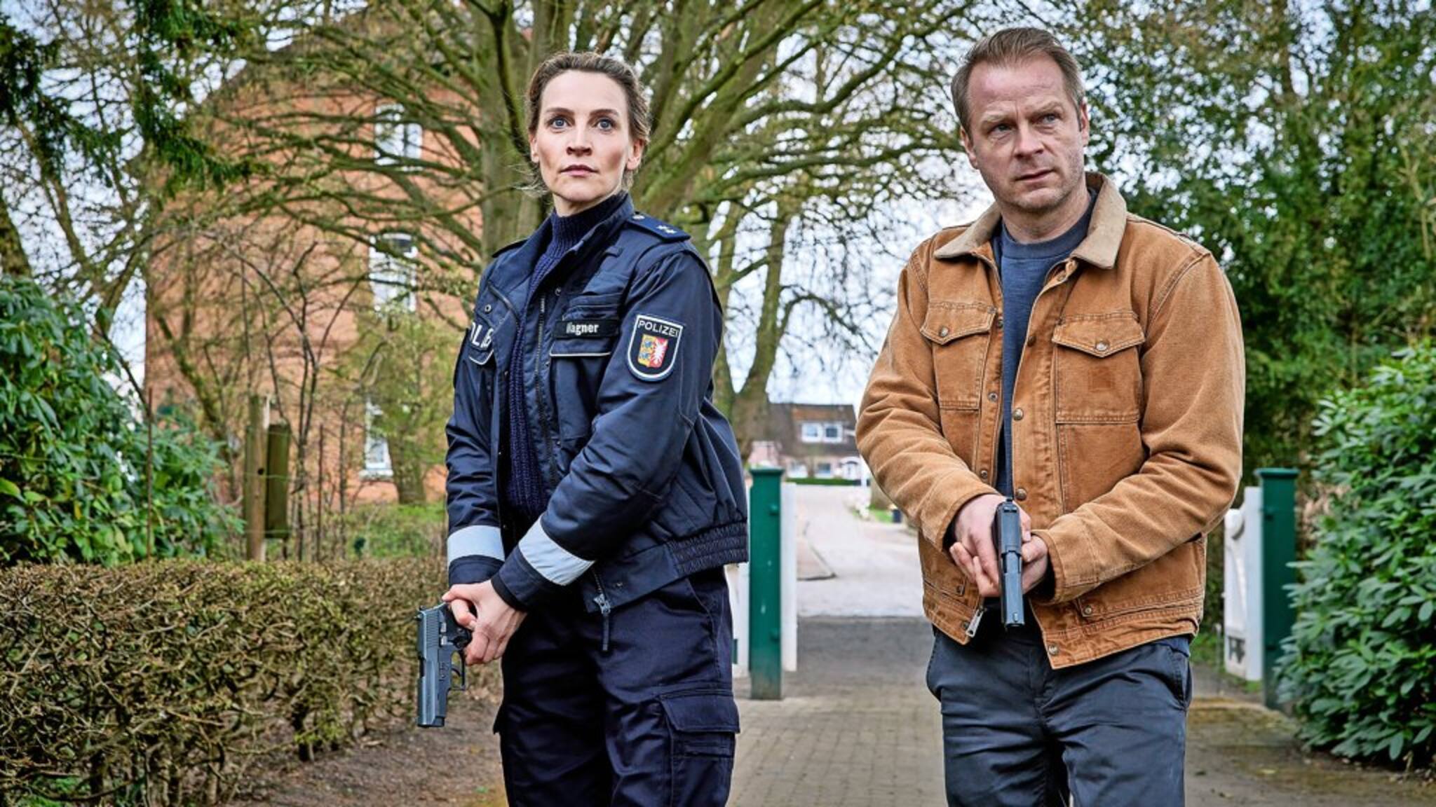 Hinnerk Schönemann (Hauke Jakobs) und Jana Klinge (Hannah Wagner) ermitteln in "Nord bei Nordwest" gemeinsam. . NDR/Sandra Hoever