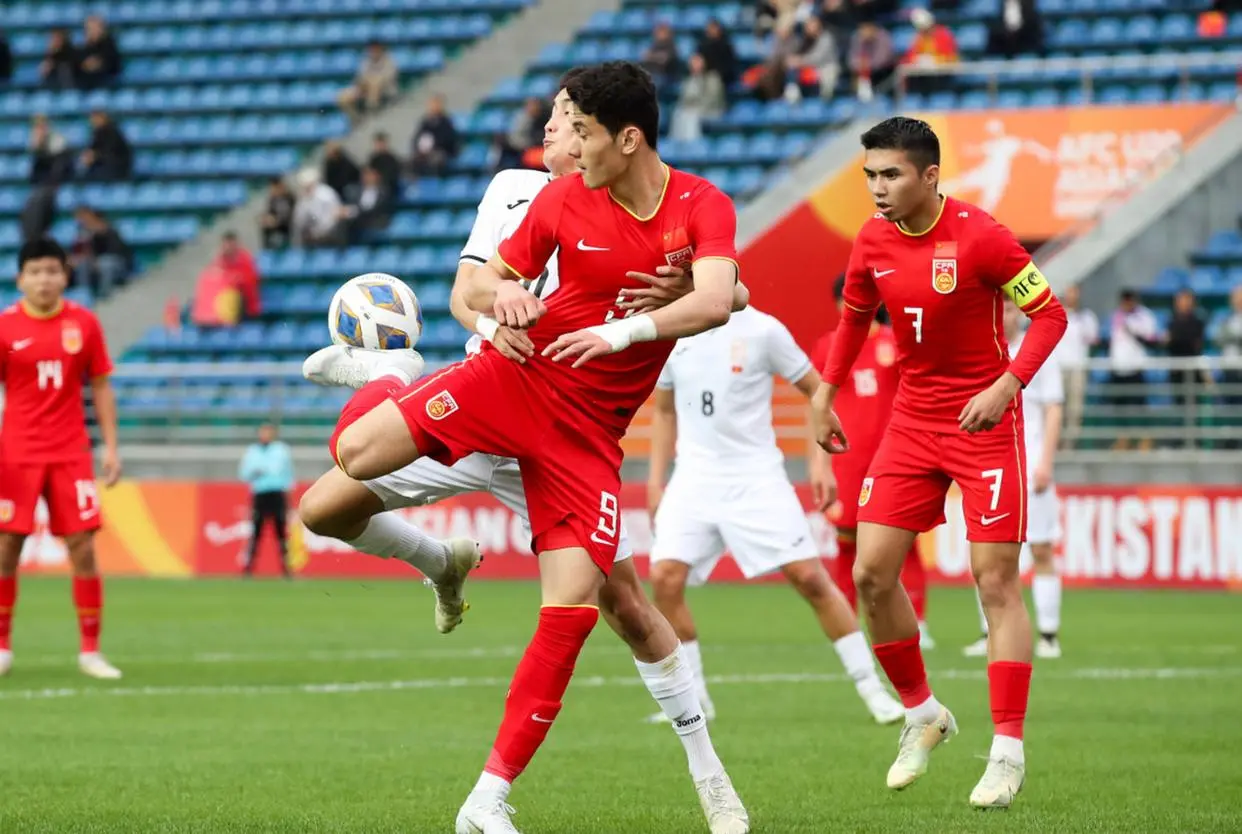 92分钟绝平，2-2！中国队爆发3分钟2球，亚洲第1被迫点球=7-6绝杀