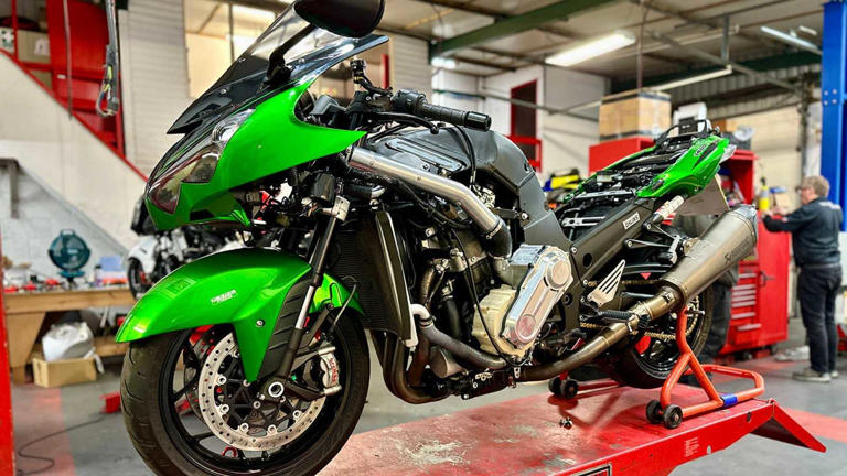 This 400-HP Kawasaki ZX-14R Is So Mighty, It Makes A