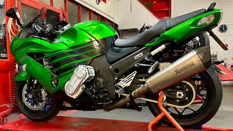 This 400-HP Kawasaki ZX-14R Is So Mighty, It Makes A This 400-HP Kawasaki ZX-14R Is So Mighty, It Makes A