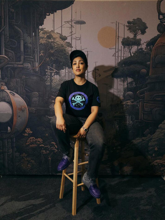 Rumman Chowdhury, ex-executiva do Twitter que deixou a empresa após a aquisição de Musk. Ela se lembrou de uma “sensação de faca na garganta” sob a nova propriedade Foto: Mikayla Whitmore/NYT