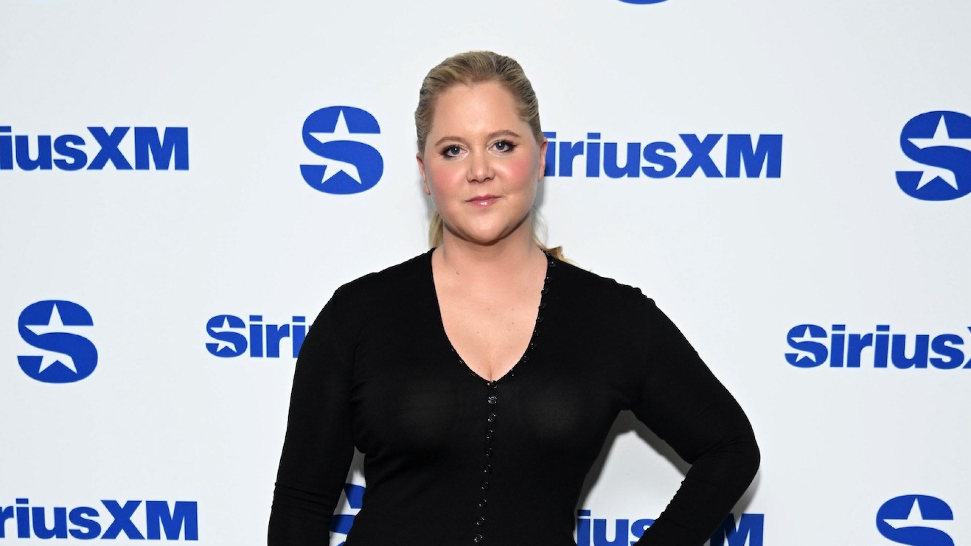 Amy Schumer Recreates Iconic ‘Trainwreck' Knicks Dance 10 Years Later