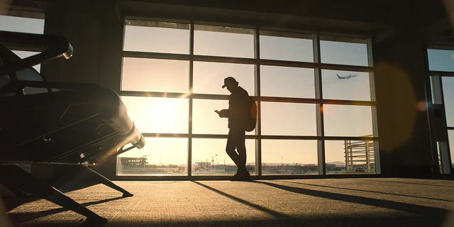 发现一部意外惊喜的好莱坞新片，“蛋蛋” 塔伦·埃哲顿主演