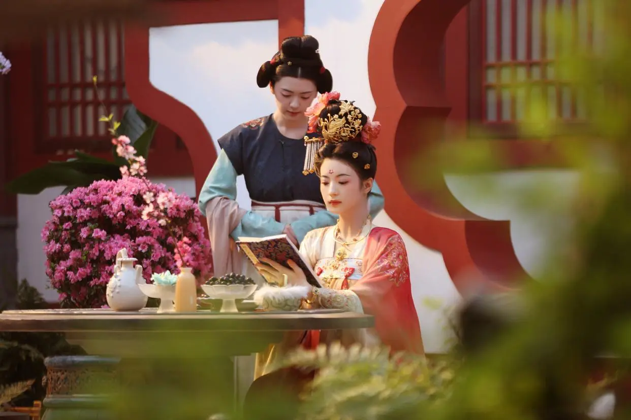 《锦绣芳华》未播先火，杨紫和李现再续前缘，古装又有颜值天花板