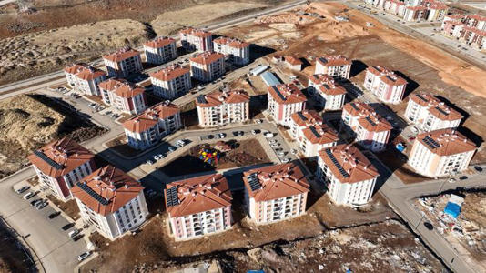 Deprem bölgesindeki konut ve iş yerleri yıl sonuna kadar teslim edilecek