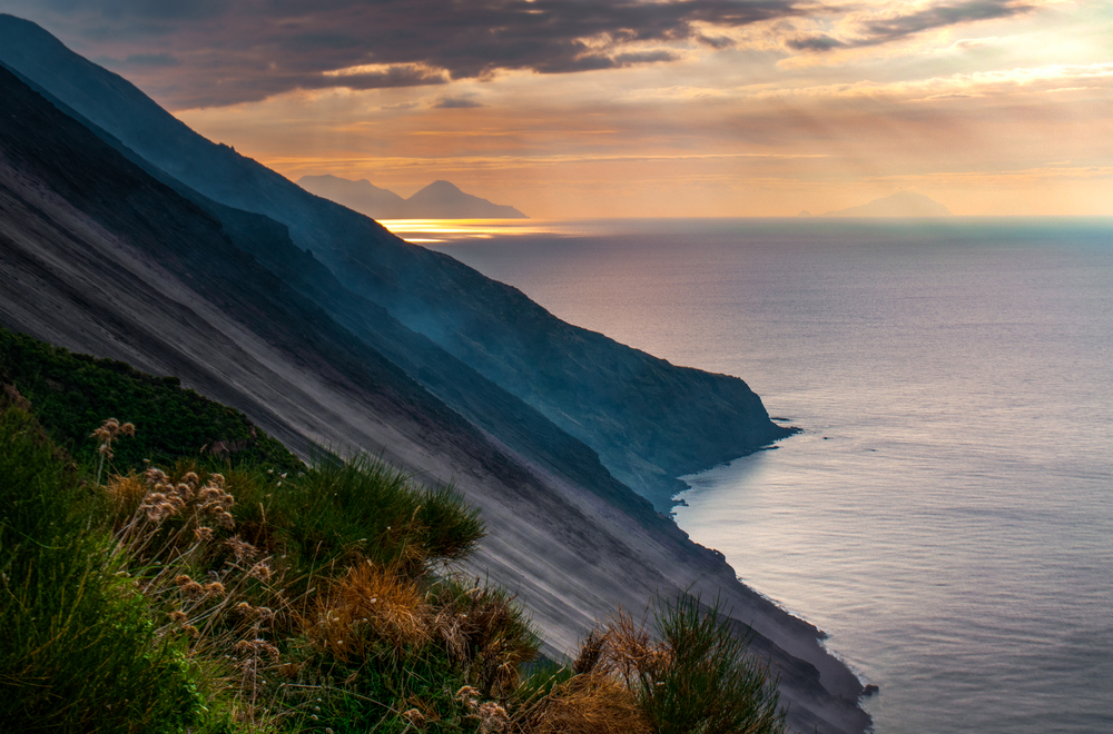 17 Volcano Trips in the Pacific Ring