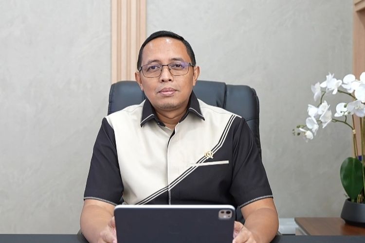 Kepala Kantor Komunikasi Kepresidenan/PCO Hasan Nasbi menjelaskan proses pengecer jadi sub pangkalan resmi Pertamina.