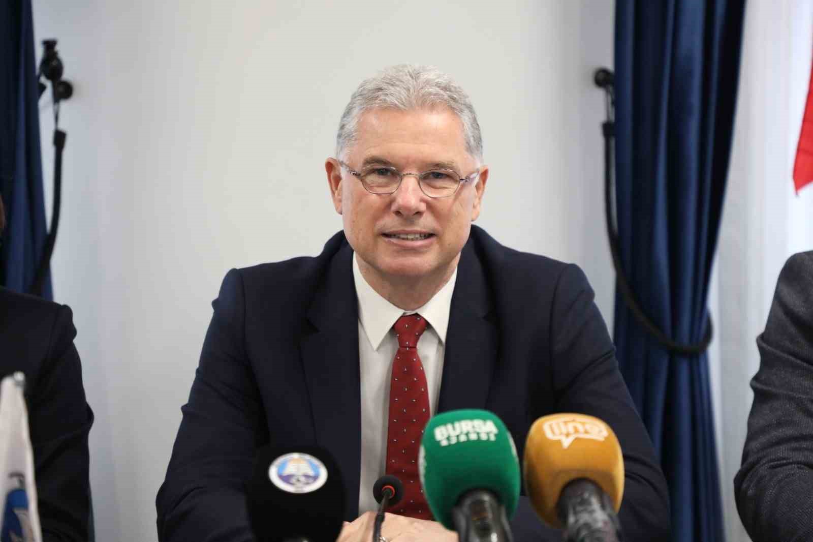 MUDANYA’DA RİSKLİ YAPILARIN, MEVCUT KAT VE METREKARE SINIRLARINI AŞMADAN YERİNDE DÖNÜŞÜMÜNE İLİŞKİN PLAN NOTUNUN İMAR PLANLARINA İŞLENMESİ OYBİRLİĞİYLE KABUL EDİLDİ. BAŞKAN DENİZ DALGIÇ, KARARIN KENTTEKİ YAPI STOKUNUN YENİLENMESİ ADINA ÖNEMLİ BİR ADIM OLDUĞUNU VURGULADI.