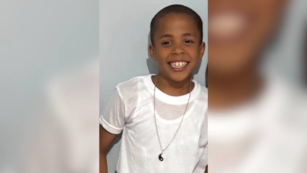 Family of 9yearold severely burned in Philadelphia plane crash says(01)