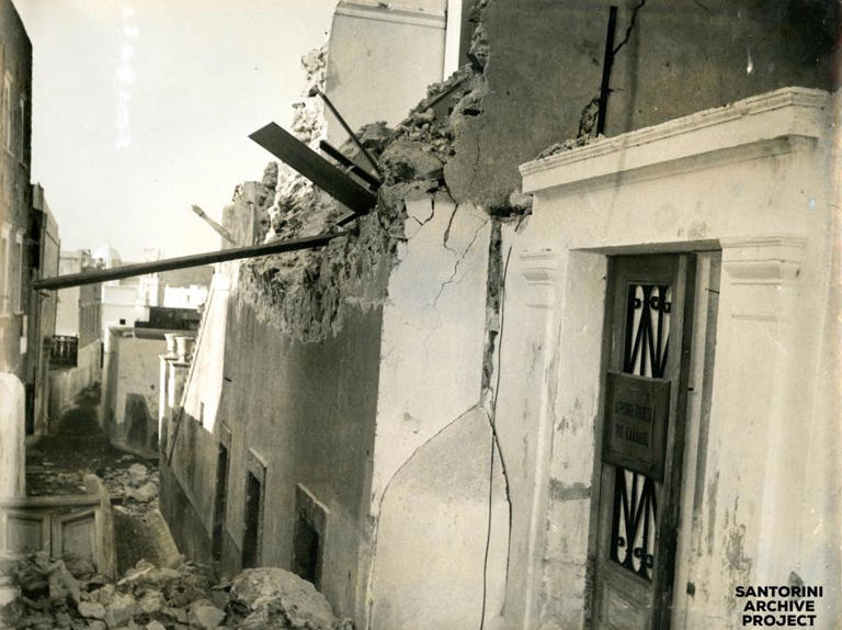 Σαντορίνη: Ο σεισμός του 1956 από φωτογραφίες και δημοσιεύματα της εποχής – «Η δόνηση ισοδυναμούσε με την έκρηξη 10.000 ατομικών βομβών»