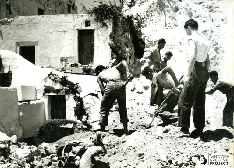 Σαντορίνη: Ο σεισμός του 1956 από φωτογραφίες και δημοσιεύματα της εποχής – «Η δόνηση ισοδυναμούσε με την έκρηξη 10.000 ατομικών βομβών»