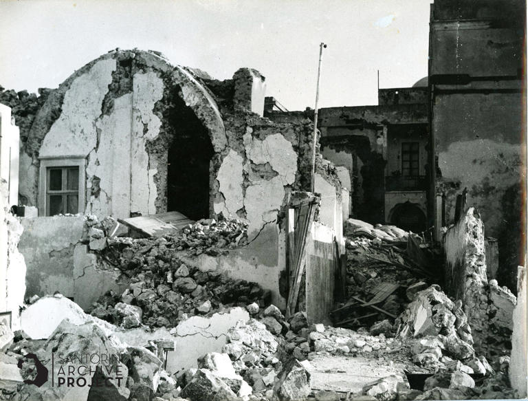 Σαντορίνη: Ο σεισμός του 1956 από φωτογραφίες και δημοσιεύματα της εποχής – «Η δόνηση ισοδυναμούσε με την έκρηξη 10.000 ατομικών βομβών»