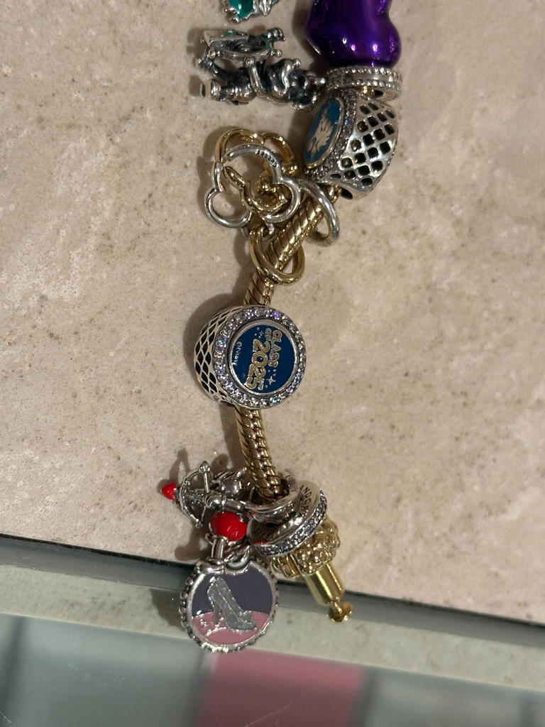 【Pandora】US Disney Parks Graduation 卒業式 ビーズチャーム Disney Parks Pandora Minnie Mouse Graduation Class of 2025