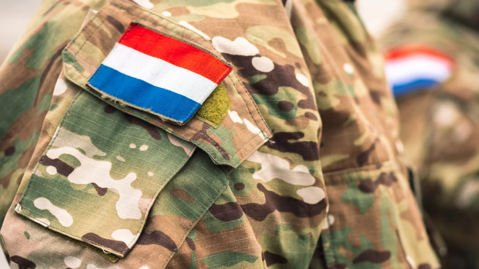 HET SALARIS ALS COMMANDO BIJ DEFENSIE EN ZO ERG IS DE ONTGROENING visual data 4