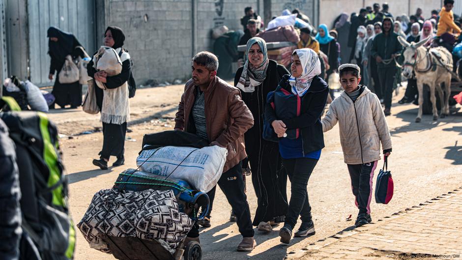 Trump sugere que palestinianos deslocados em Gaza sejam reinstalados 