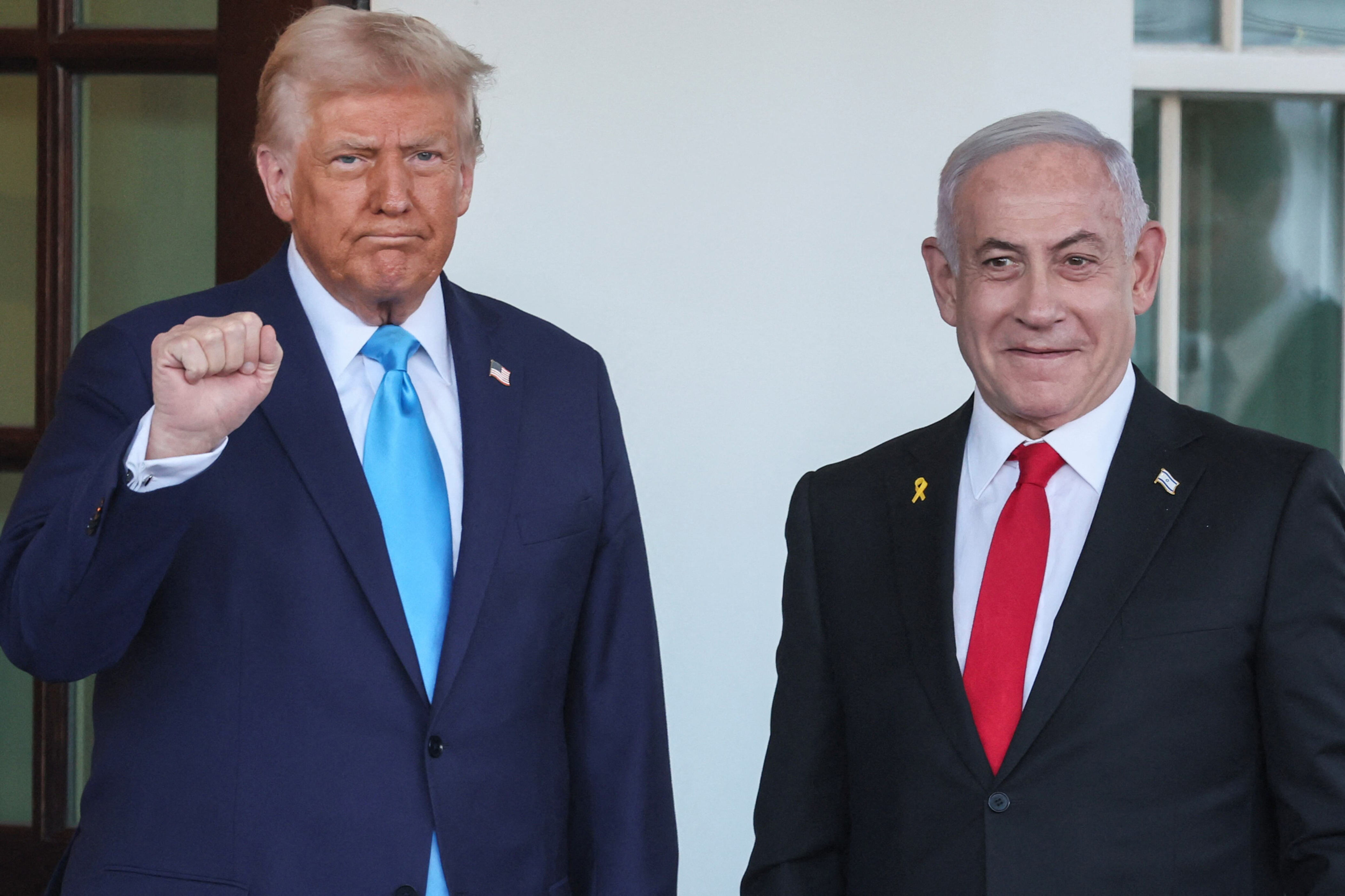 El presidente de <strong>Estados</strong> <strong>Unidos</strong>, Donald Trump, recibe al primer ministro israelí, Benjamin Netanyahu, a la entrada de la Casa Blanca en Washington. 4 de febrero de 2025. | Crédito: REUTERS/Leah Millis