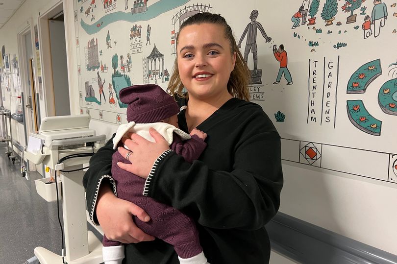 Mum, 30, was 'clinically dead' for 14 minutes before waking up to find