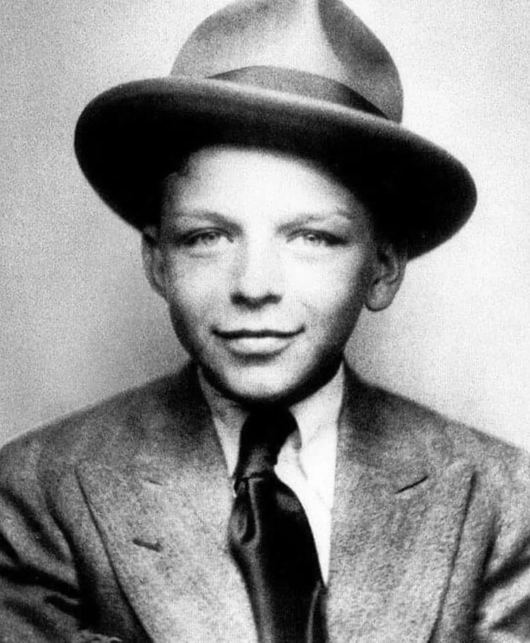 8. "1925, 10 years old Frank Sinatra."