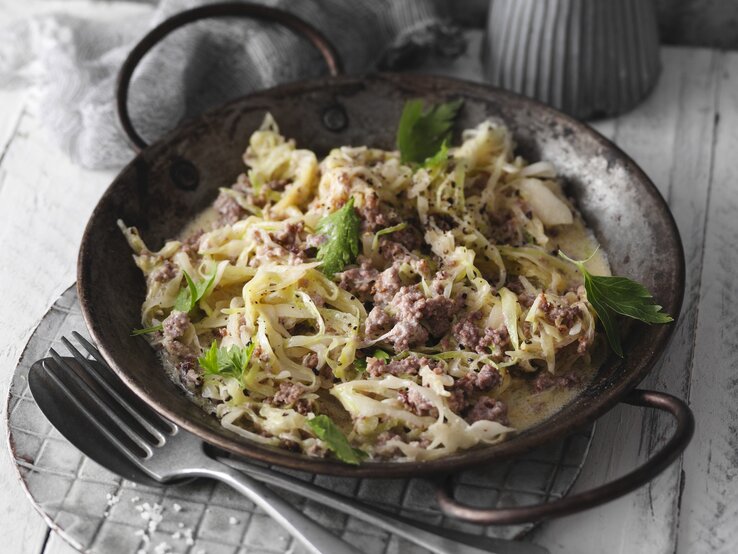 Weißkohl-Hackfleisch-Pfanne: Für Low-Carb geeignet!
