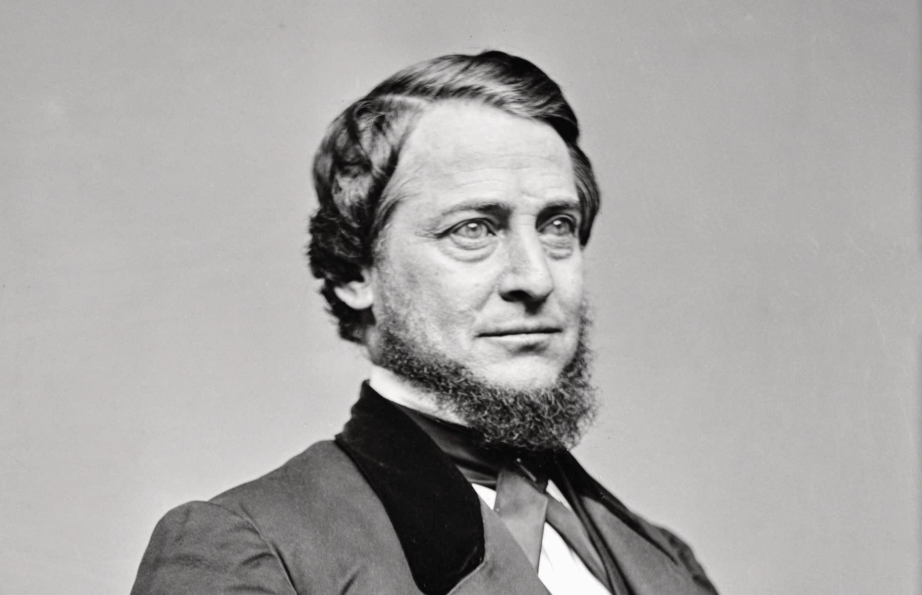 A leading anti-war politician accidentally shot himself during a murder trial