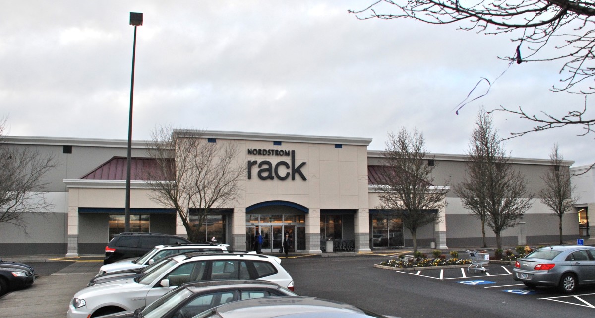 nordstrom-rack-has-a-gorgeous-everyday-necklace-on-sale-for-32