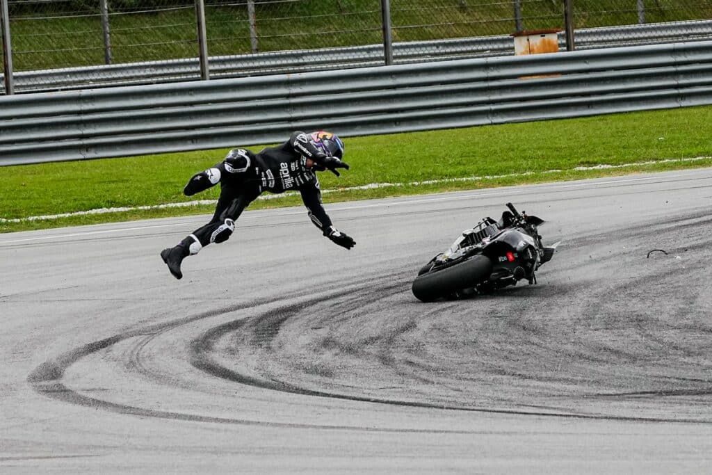 Video Ngerinya Crash Jorge Martin di Tes Sepang, Wajahnya Nabrak Aspal Keras Banget