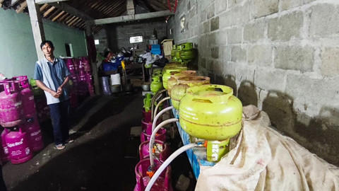 Polisi Bongkar Rumah Penyuling Gas Melon ke Gas Non-Subsidi