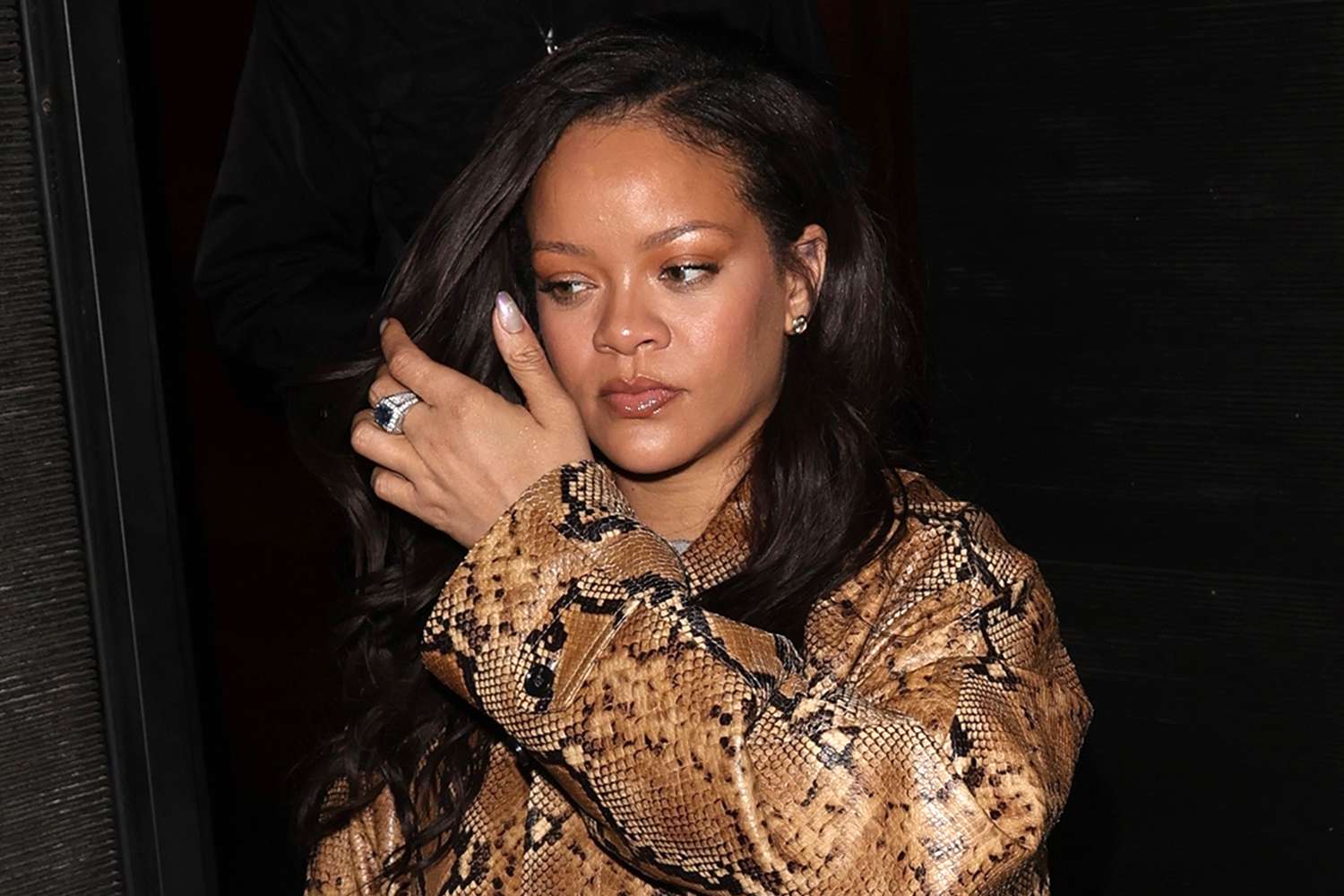 Rihanna Attends Her Cousin's L.A. Birthday Bash in Stylish Snakeskin(02)