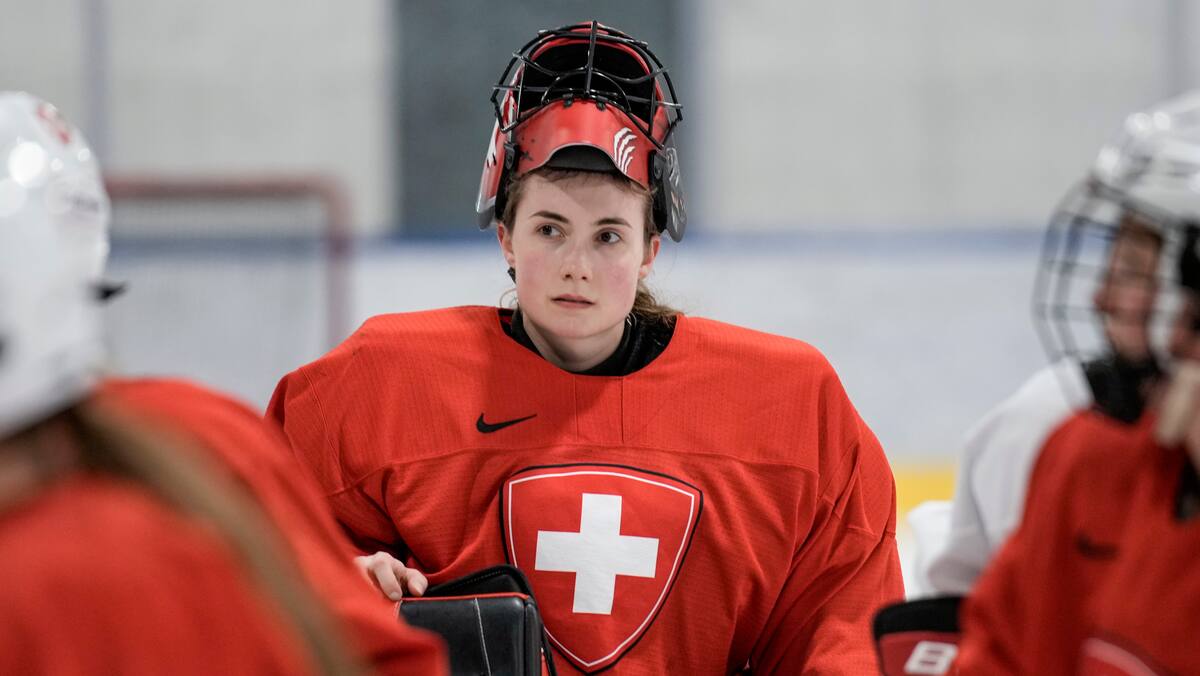 SCB-Goalie Maurer ist zurück: Vor einem Monat im Rollstuhl vom Eis ...