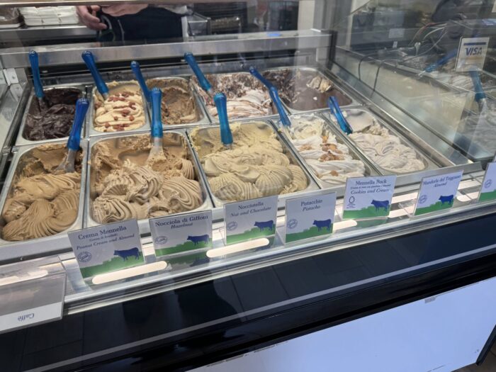 11 Great Places For Gelato In Naples - AA1yz4zO.img